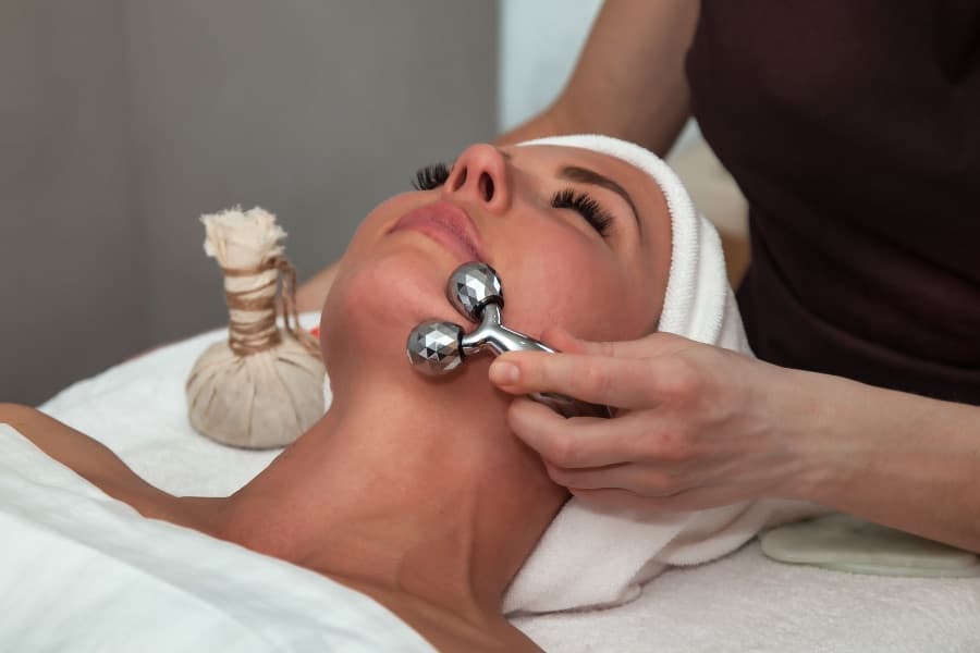 Tratamiento remodelador facial con aparatología